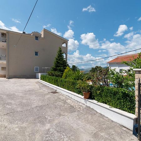 Apartments Brico - Heated Pool Trogir Buitenkant foto