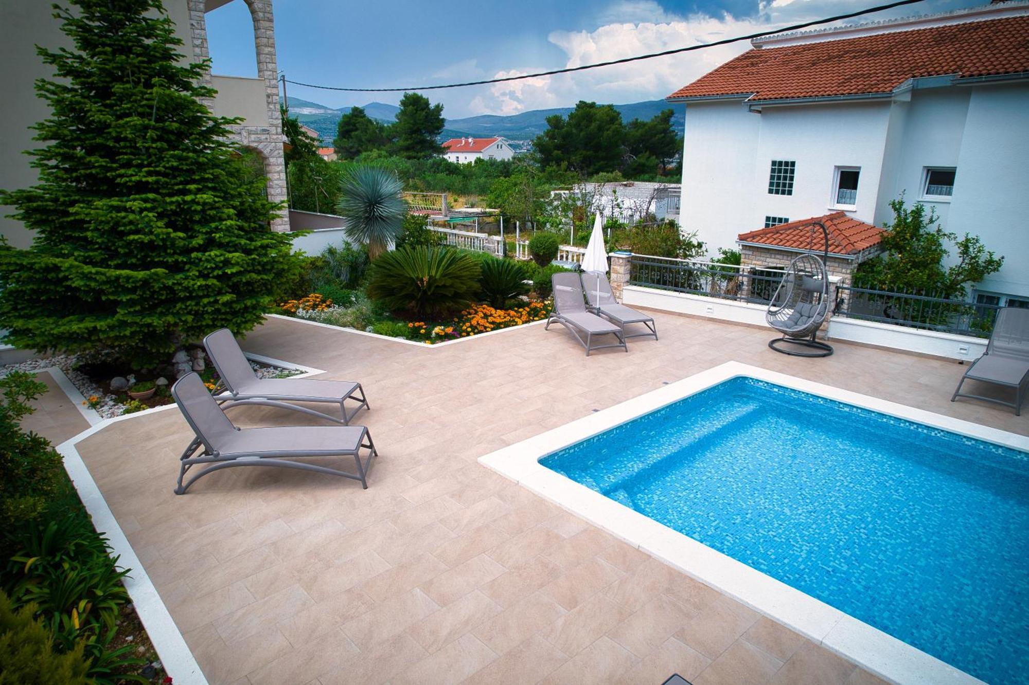 Apartments Brico - Heated Pool Trogir Buitenkant foto