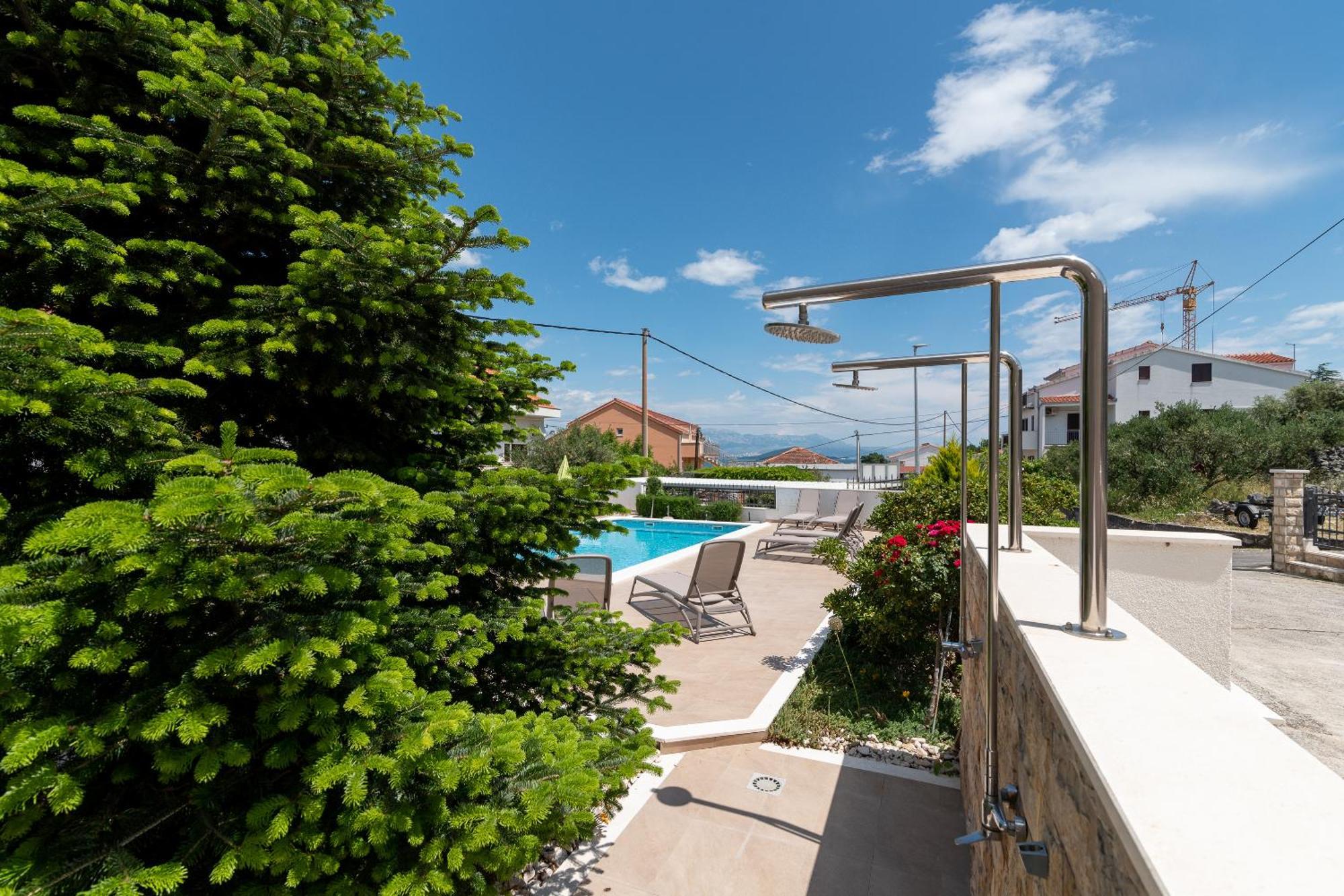 Apartments Brico - Heated Pool Trogir Buitenkant foto