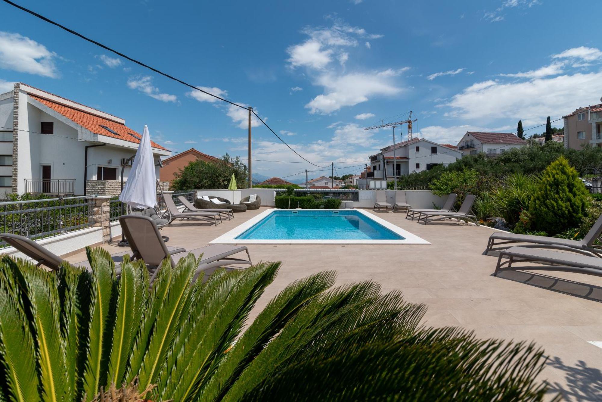 Apartments Brico - Heated Pool Trogir Buitenkant foto