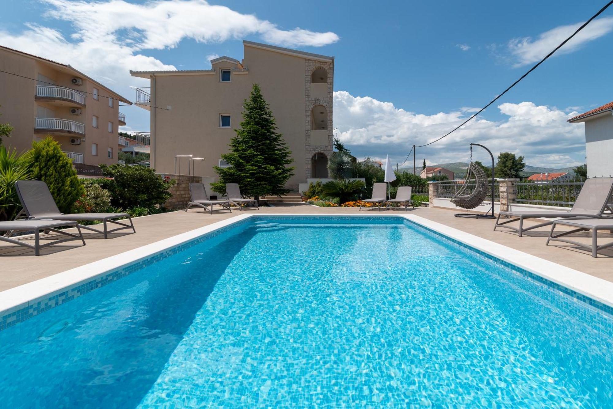 Apartments Brico - Heated Pool Trogir Buitenkant foto
