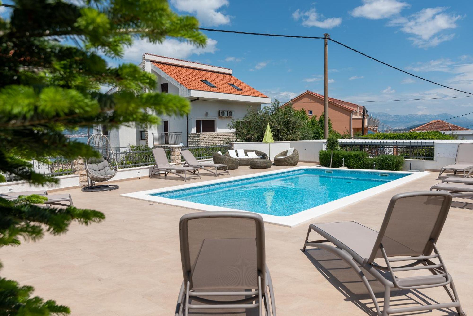 Apartments Brico - Heated Pool Trogir Buitenkant foto