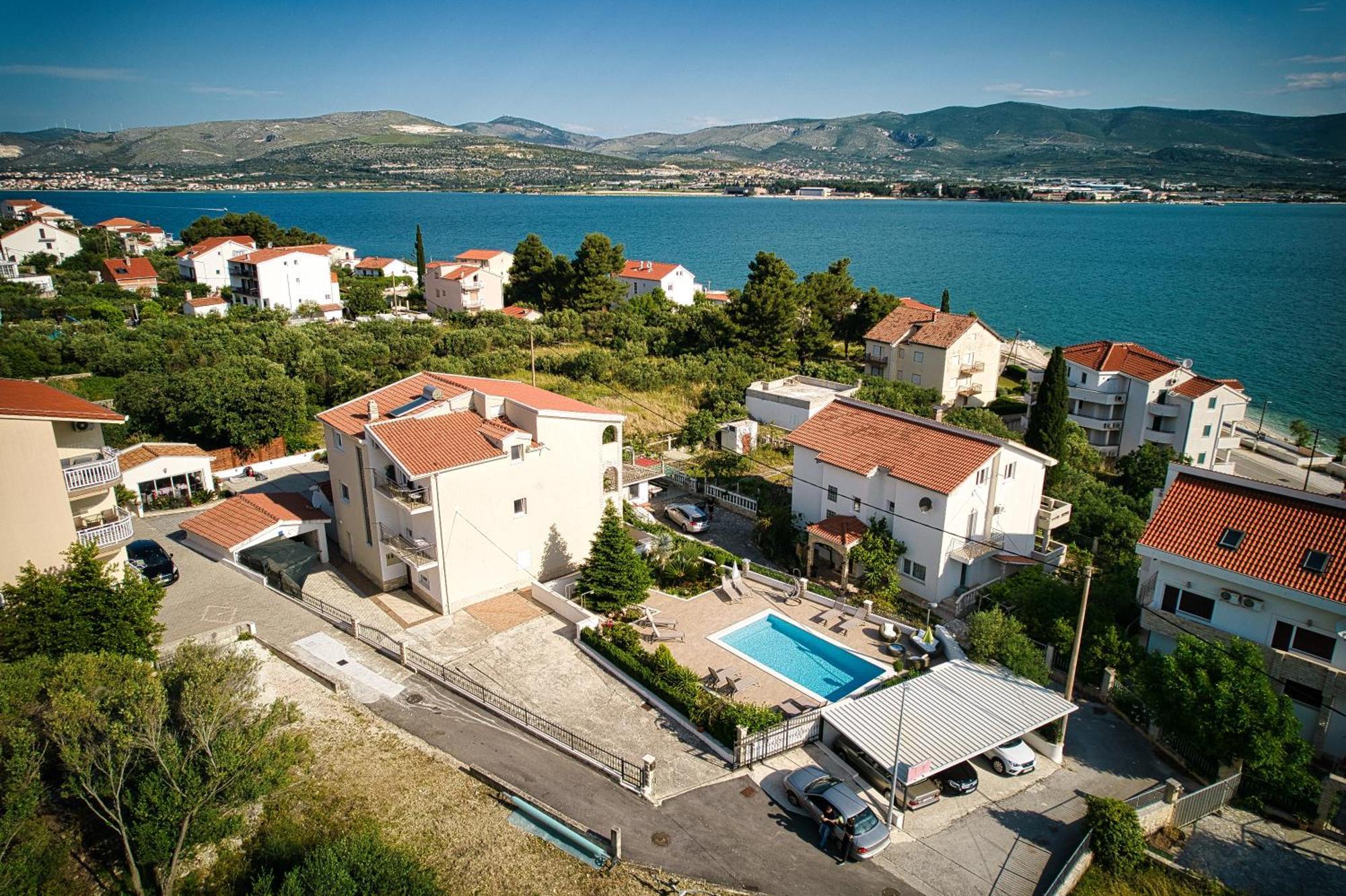 Apartments Brico - Heated Pool Trogir Buitenkant foto