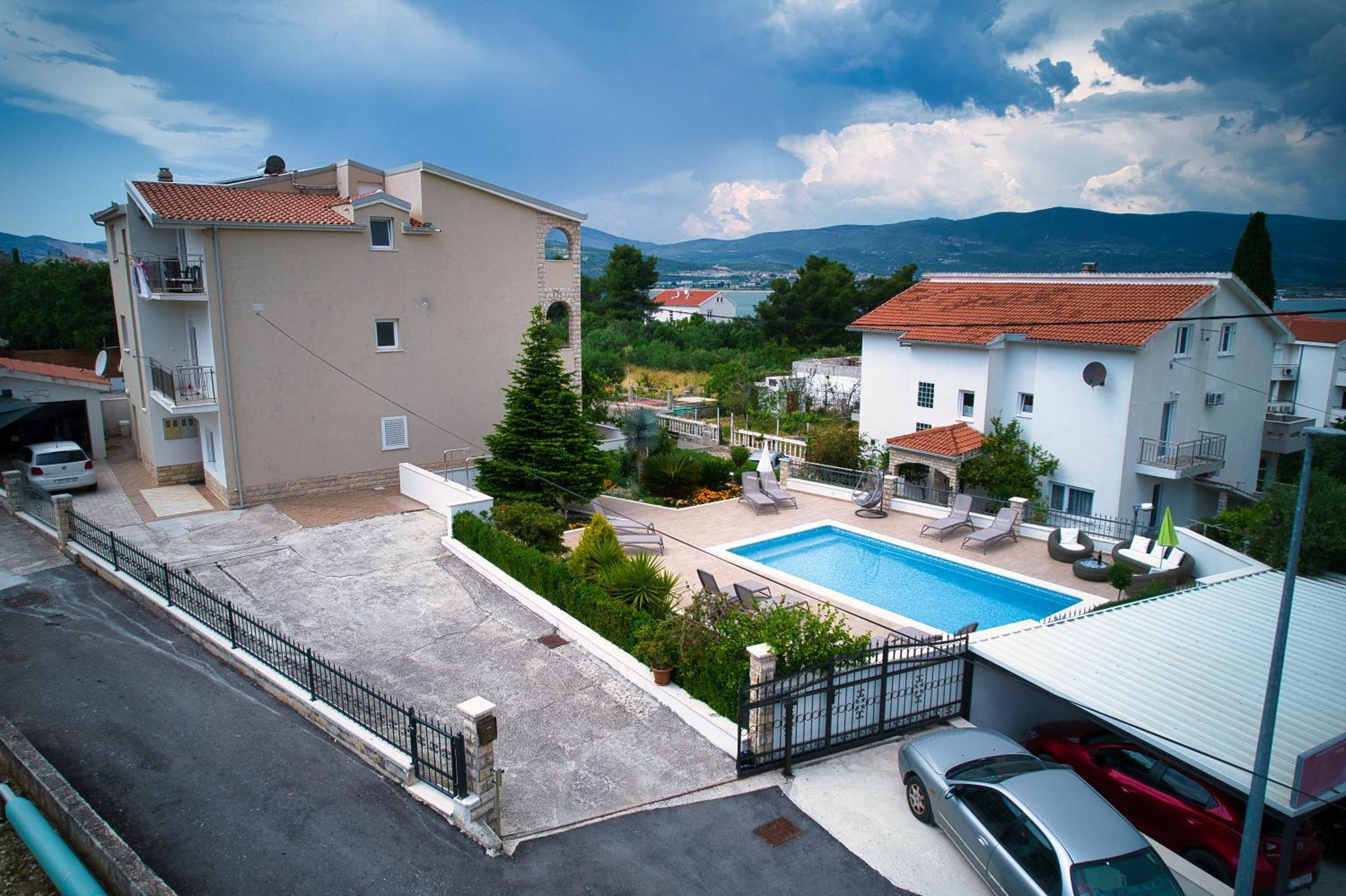 Apartments Brico - Heated Pool Trogir Buitenkant foto