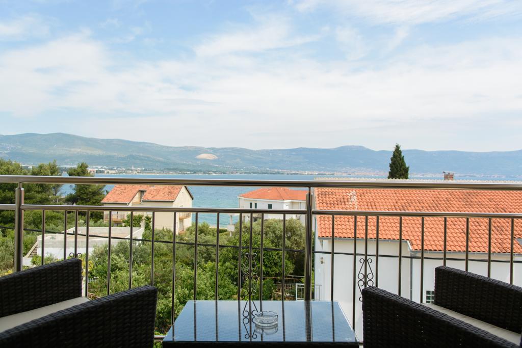 Apartments Brico - Heated Pool Trogir Buitenkant foto