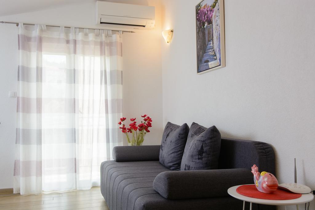 Apartments Brico - Heated Pool Trogir Buitenkant foto