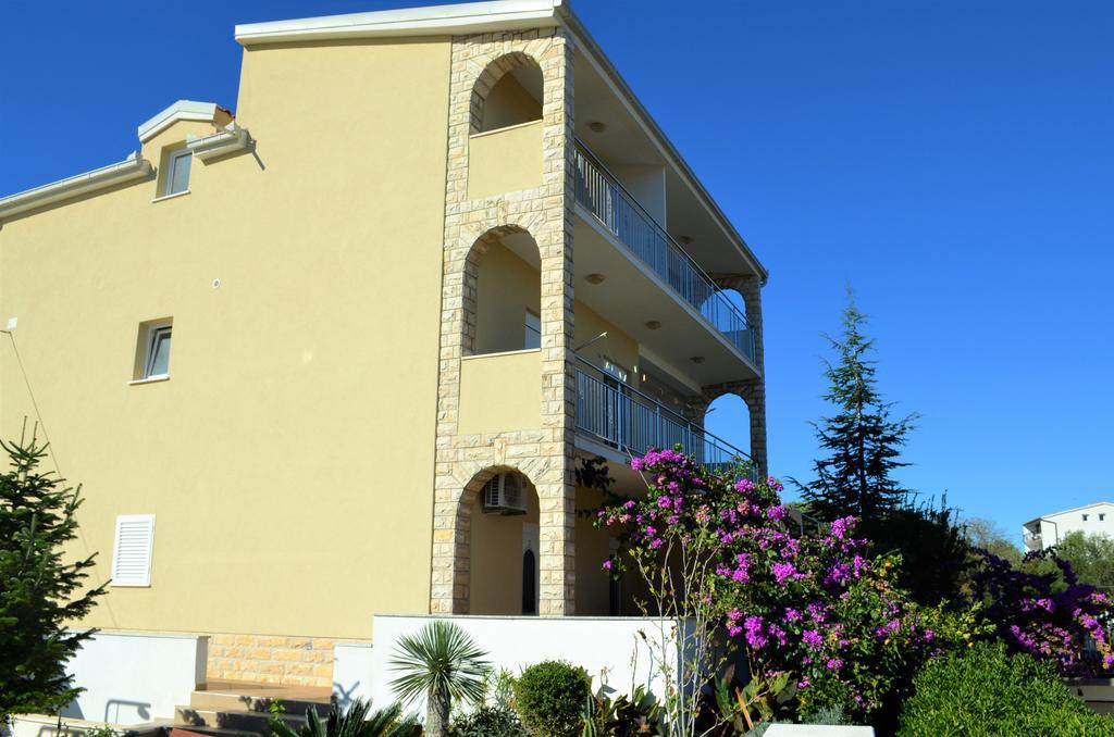 Apartments Brico - Heated Pool Trogir Buitenkant foto